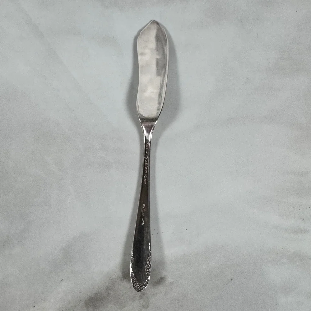 Vintage Oneida Simeon L & George H Rogers Silver Plated‎ Master Butter Knife